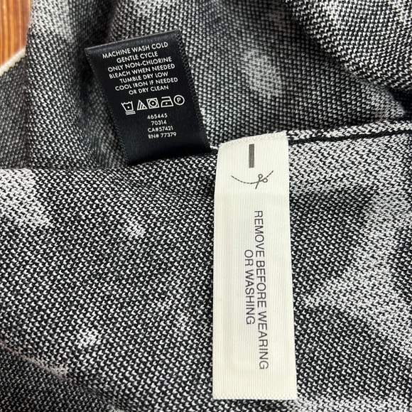 Ann Taylor Black and White Floral Cold Shoulder Sweater Casual Dress SZ MP - Picture 8 of 12